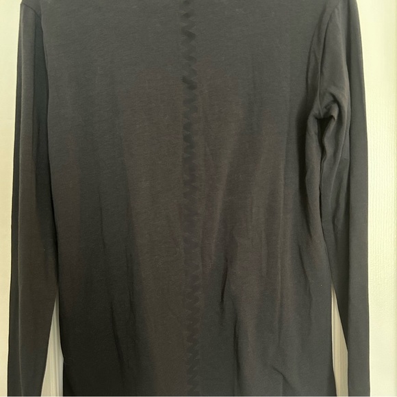 NWT Under Armour Women’s Light Turtleneck Long Sleeve Black Statement Back Small - Picture 8 of 14